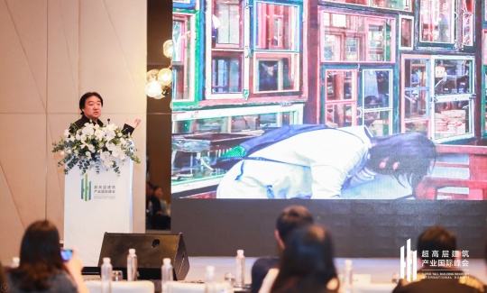 第三届超高层建筑产业国际峰会现场,“城市空间与公共艺术”板块,宋冬发言
第三届超高层建筑产业国际峰会现场,“城市空间与公共艺术”板块,宋冬发言