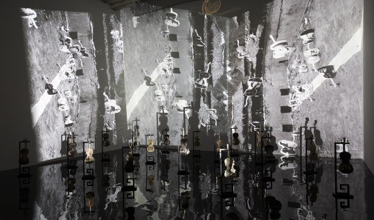 诗蓝在艾米李画廊首展 深层次的中西碰撞和地域迁徙 诗蓝在艾米李画廊首展 深层次的中西碰撞和地域迁徙