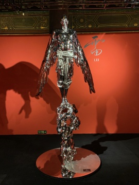 《雷》 339×140×200cm 不锈钢 2014
《雷》 339×140×200cm 不锈钢 2014
