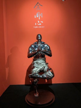 《金刚心》 80×90×220cm 不锈钢 2018 《金刚心》 80×90×220cm 不锈钢 2018