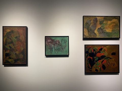 李芳枝《秋》（左一）及《抽象》系列
