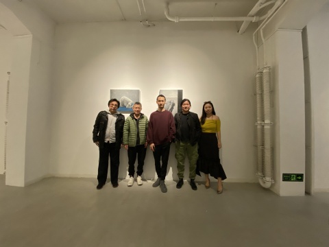 艺术家王迈、任小林,孙宇坤、马六明与ArtDepot艺术仓库创始人赵倩颖
艺术家王迈、任小林,孙宇坤、马六明与ArtDepot艺术仓库创始人赵倩颖