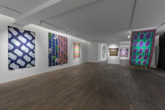 克洛德·维尔拉首次中国个展 花布背后的批判运动 克洛德·维尔拉首次中国个展 花布背后的批判运动