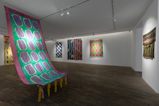 克洛德·维尔拉首次中国个展 花布背后的批判运动 克洛德·维尔拉首次中国个展 花布背后的批判运动