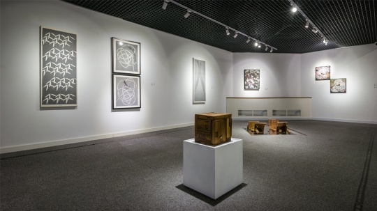 “缱绻”芳草地画廊展览现场
“缱绻”芳草地画廊展览现场