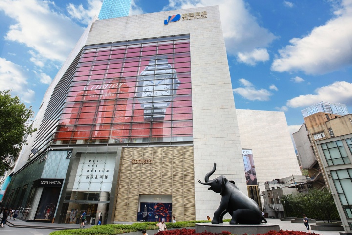 德基美术馆位于南京新街口高端商业综合体德基广场二期8F
