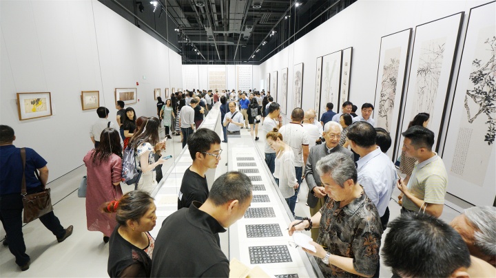 德基美术馆开馆展“执管风韵——管峻书画精品展”展览现场
德基美术馆开馆展“执管风韵——管峻书画精品展”展览现场