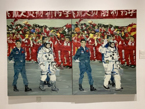 李青 《英雄归（两图有八处不同）》（双联作）170×130cm×2 布面油画 2005

估价：25万-35万元
