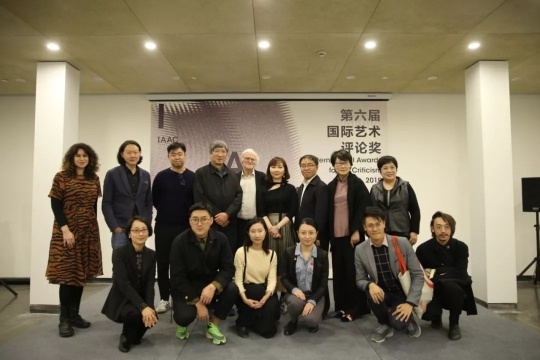 现场嘉宾与获奖及入围者合影
现场嘉宾与获奖及入围者合影