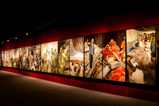 
中国写实派艺术家集体创作《热血五月·2008》 200×2000cm 布面油画 2008

