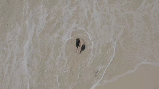 童文敏 《海浪 行为英雄》19'43'' 2019
童文敏 《海浪 行为英雄》19'43'' 2019