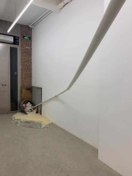 最混乱危险的展览现场 刘月构建出人造物与自然力的对抗 最混乱危险的展览现场 刘月构建出人造物与自然力的对抗