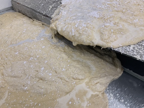 最混乱危险的展览现场 刘月构建出人造物与自然力的对抗 最混乱危险的展览现场 刘月构建出人造物与自然力的对抗