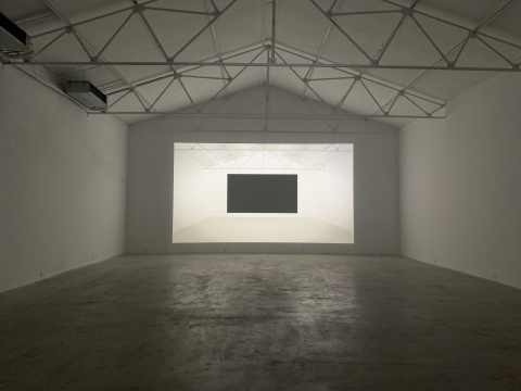 《尺寸》 单频录像装置+绘画+剧照 2019
《尺寸》 单频录像装置+绘画+剧照 2019
