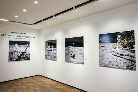 展出摄影作品
展出摄影作品