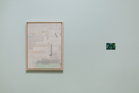 梁铨《飞来峰》60.5x45cm 色、墨、宣纸拼贴 2009
梁铨《飞来峰》60.5x45cm 色、墨、宣纸拼贴 2009