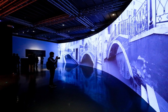 艺术家费俊为本届威尼斯双年展创作的基于地理位置的应用程序作品《睿·寻》

