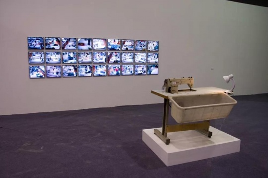 张培力,《480分钟》,40视频源,40画面录像监控装置,2008-2012
张培力,《480分钟》,40视频源,40画面录像监控装置,2008-2012