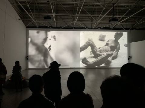 柔情与暴力并存的“轻重之间” 耿雪作品展亮相筑中美术馆 柔情与暴力并存的“轻重之间” 耿雪作品展亮相筑中美术馆