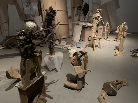 柔情与暴力并存的“轻重之间” 耿雪作品展亮相筑中美术馆 柔情与暴力并存的“轻重之间” 耿雪作品展亮相筑中美术馆
