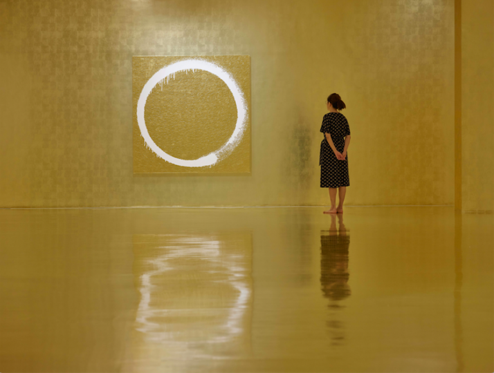 《圆相:香格里拉》 180×180cm 塑胶彩、金箔、画布、铝合金框 2015 D.K.收藏 ©2015 村上隆 / Kaikai Kiki 有限公司,版权所有。摄影: Kitmin Lee
“村上隆 对战 村上隆”展览场景,赛马会艺方,2019年6月1日-9月1日
《圆相:香格里拉》 180×180cm 塑胶彩、金箔、画布、铝合金框 2015 D.K.收藏 ©2015 村上隆 / Kaikai Kiki 有限公司,版权所有。摄影: Kitmin Lee
“村上隆 对战 村上隆”展览场景,赛马会艺方,2019年6月1日-9月1日
