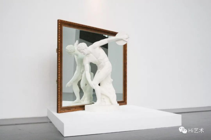 《镜像空间》  石膏 172cm（人像）190×230cm（镜子） 2008a
