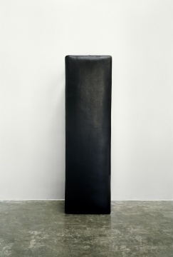 《纪念碑_黑皮椅》, 收藏级艺术喷绘, 100x148cm, 2010
《纪念碑_黑皮椅》, 收藏级艺术喷绘, 100x148cm, 2010