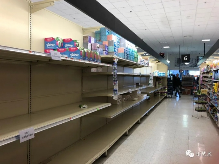 普罗维登斯当地超市空荡荡的厕纸货架(图:周婉京)
普罗维登斯当地超市空荡荡的厕纸货架(图:周婉京)