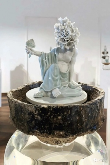 3月14日,茹小凡在吉美博物馆的个展“步履颂”开幕两天后,博物馆因新冠疫情而暂时闭馆。(图:尤勇)
3月14日,茹小凡在吉美博物馆的个展“步履颂”开幕两天后,博物馆因新冠疫情而暂时闭馆。(图:尤勇)