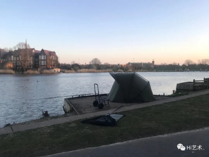 湖边帐篷里钓鱼的人,垂钓隔离两不误(图:李昶)
湖边帐篷里钓鱼的人,垂钓隔离两不误(图:李昶)