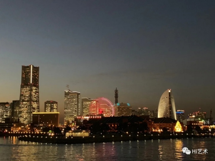夜晚的横滨港,部分商店开始暂停营业,很多企业还在坚持工作(图:狄青)
夜晚的横滨港,部分商店开始暂停营业,很多企业还在坚持工作(图:狄青)