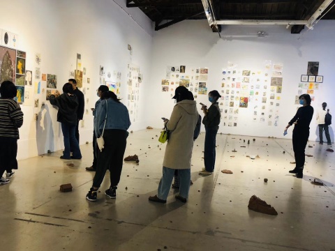 李洋个展“捉梦器:关于梦的田野调查”空间站展览现场
李洋个展“捉梦器:关于梦的田野调查”空间站展览现场