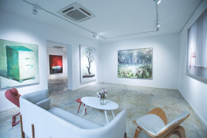 展览“露点（Outside/In）”选自藏品中体现室内与户外空间的艺术作品，玩味“反差和对比”的概念。（2018年9月至10月）
