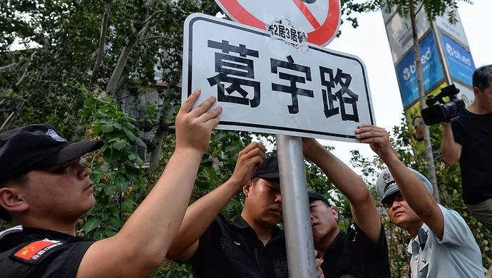 我们找了34位年轻艺术家,只用一句话描述自己的工作 我们找了34位年轻艺术家,只用一句话描述自己的工作
