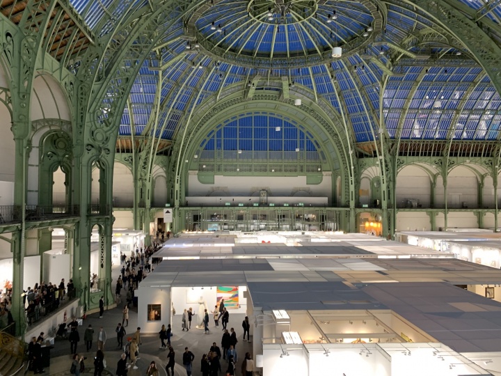 2019年,程昕东摄于巴黎FIAC(图:程昕东)
2019年,程昕东摄于巴黎FIAC(图:程昕东)