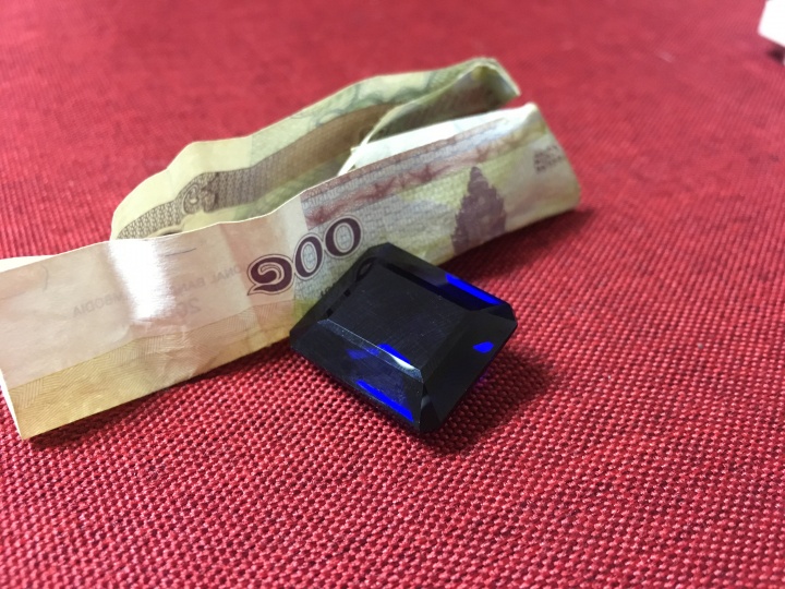 靳阳收到的蓝宝石
靳阳收到的蓝宝石