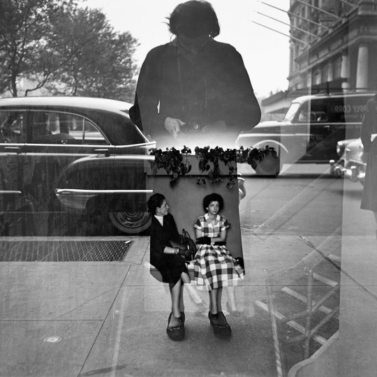 薇薇安·迈尔 《纽约市，9月10日》 31×31cm 黑白照片 1955  ©Estate of Vivian Maier

 
