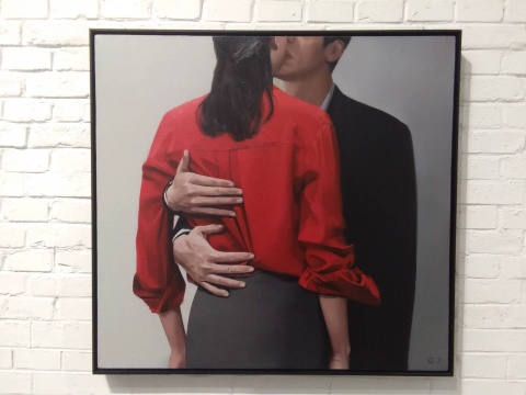 郭警 《吻》80×85cm 布面油画 2019
郭警 《吻》80×85cm 布面油画 2019