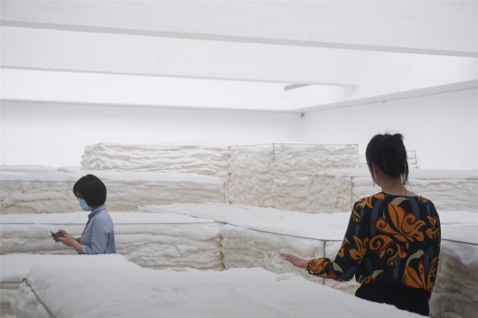 赵赵个展白色,在当代唐人搭建一座棉花迷宫 赵赵个展白色,在当代唐人搭建一座棉花迷宫