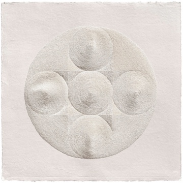 《57,120 孔》 66×66 cm 手工宣纸 2020
《57,120 孔》 66×66 cm 手工宣纸 2020