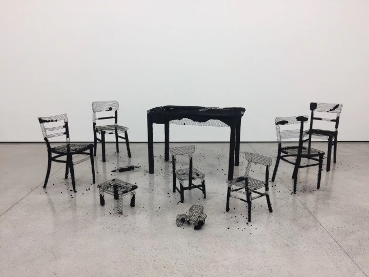 2018年9月，莫娜·哈透姆（Mona Hatoum）个展《去日留痕》（Remains of the Day）在白立方香港空间（摄影：罗颖）
