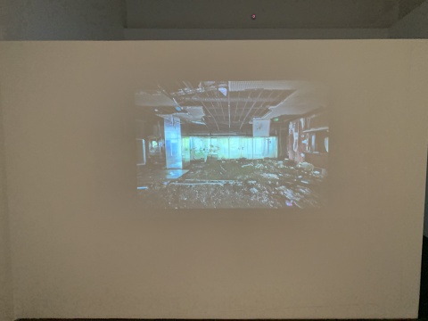 张可颖 《南方废弃度假酒店》《日本八丈岛废弃温泉旅馆》
张可颖 《南方废弃度假酒店》《日本八丈岛废弃温泉旅馆》