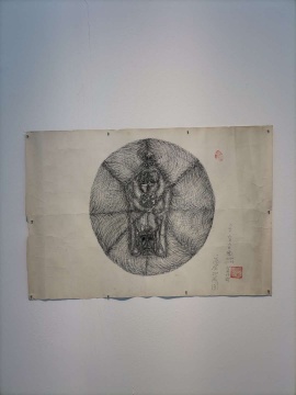 《高层功法图》 74.5 x 51 cm 旧挂历纸、水墨 1990
《高层功法图》 74.5 x 51 cm 旧挂历纸、水墨 1990