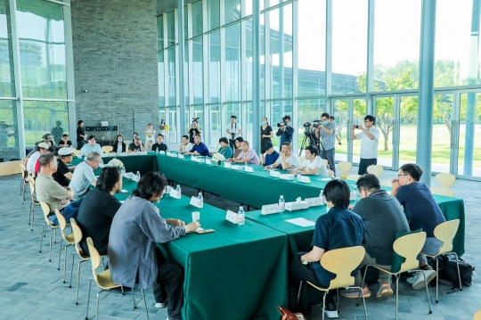 写实油画而今生命力何在?济宁市美术馆的新展或许能告诉你答案 写实油画而今生命力何在?济宁市美术馆的新展或许能告诉你答案