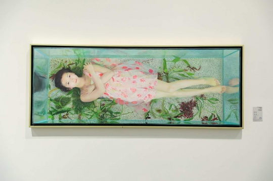 蒋焕 《近水》 196×78cm 布面油画 2012
蒋焕 《近水》 196×78cm 布面油画 2012