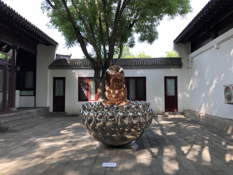 高孝午 《化身 》170×170×190cm 不锈钢铸铜 2013
高孝午 《化身 》170×170×190cm 不锈钢铸铜 2013