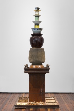 香格纳画廊
欧阳春《无题No.12》 195×81×81cm 实物装配:现成品(包括谷物、香料等) 2018
香格纳画廊
欧阳春《无题No.12》 195×81×81cm 实物装配:现成品(包括谷物、香料等) 2018