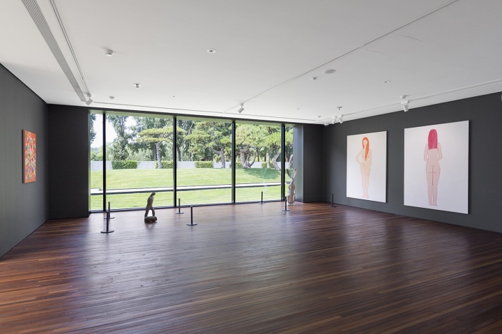 松美术馆的阳光房,展出星空间艺术家张晖的绘画作品和CLC画廊艺术家汉克·维奇的雕塑作品 (摄影:董林)
松美术馆的阳光房,展出星空间艺术家张晖的绘画作品和CLC画廊艺术家汉克·维奇的雕塑作品 (摄影:董林)