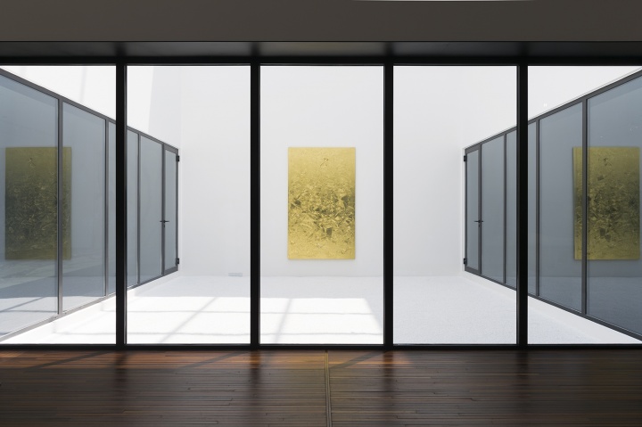 佩斯画廊 洪浩 《有边之世界二》 270×165×7cm 丙烯、塑形材料、金箔、画布 2016 (摄影:董林)
佩斯画廊 洪浩 《有边之世界二》 270×165×7cm 丙烯、塑形材料、金箔、画布 2016 (摄影:董林)