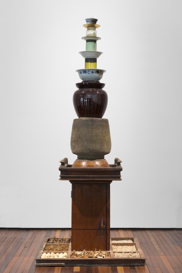 欧阳春《无题No.12》 195×81×81cm 实物装配:现成品(包括谷物、香料等) 2018 (摄影:董林)
欧阳春《无题No.12》 195×81×81cm 实物装配:现成品(包括谷物、香料等) 2018 (摄影:董林)
